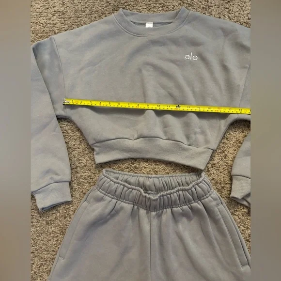 Alo Yoga Accolade Set in Lunar Grey size XS - Picture 9 of 14